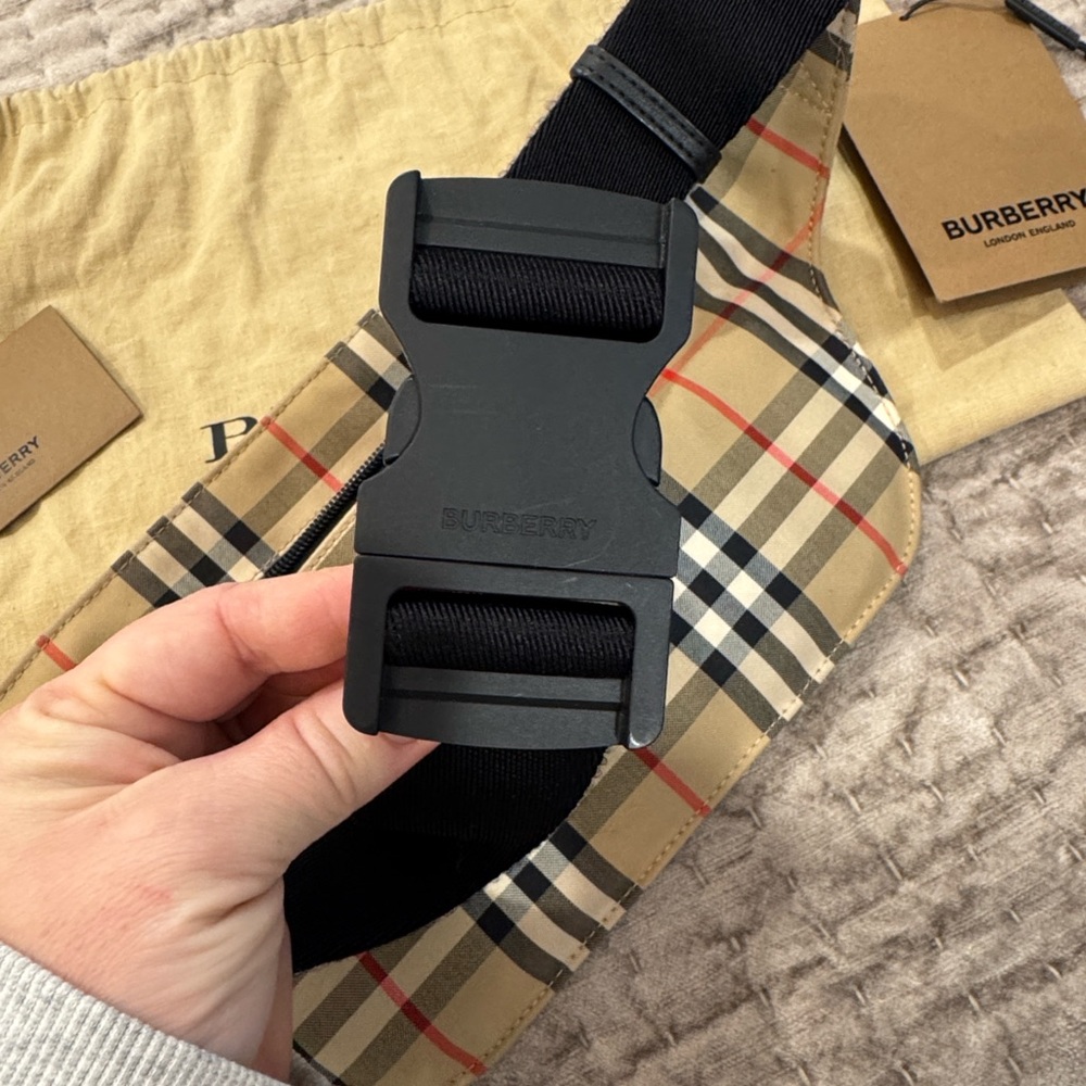 Burberry LONDON ENGLAND Beige and Black Check Belt Bag - Picture 11 of 12